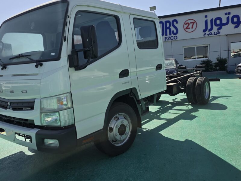 2026 Mitsubishi Fuso Canter Double Cab 3.0 Liter 4-cylinder Turbo Diesel White Black Truck
