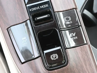 2026 Toyota Crown PLATINUM 2.5L HYBRID 4 Cylinders Engine White Beige Sedan GCC TOP OPTION