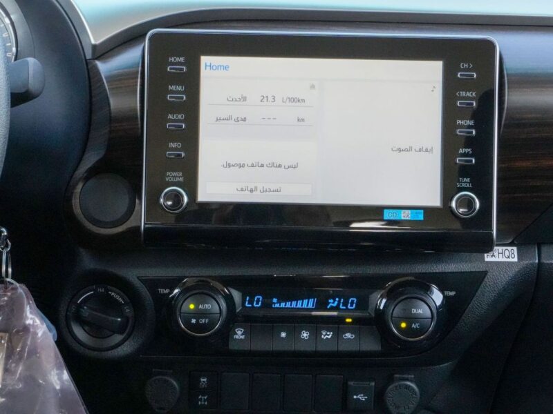 2026 TOYOTA HILUX SR5 DCAB 2.8 Litres 4 Cylinders Diesel Engine Grey Black Pickup Truck GCC