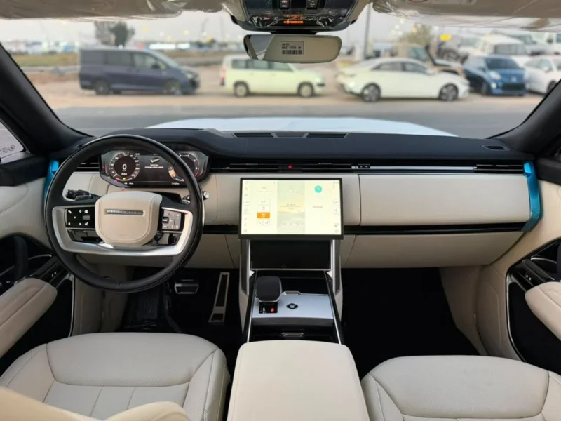 2026 Land Rover Range Rover HSE P400 3.0 L Inline-6 Petrol Engine Black Beige SUV GCC Specs