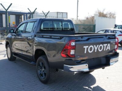 2026 TOYOTA HILUX SR5 DCAB 2.8 Litres 4 Cylinders Diesel Engine Grey Black Pickup Truck GCC