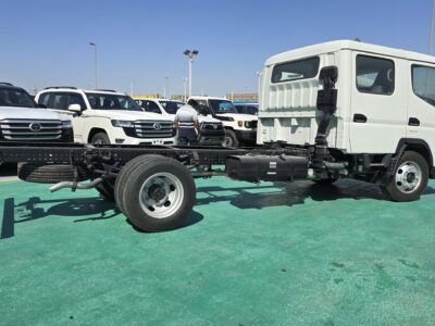 2026 Mitsubishi Fuso Canter Double Cab 3.0 Liter 4-cylinder Turbo Diesel White Black Truck