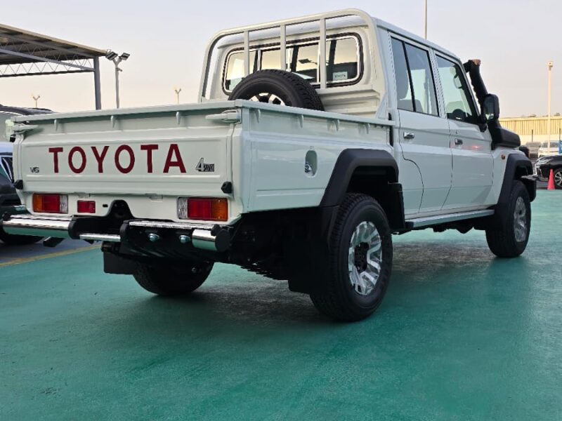 2026 Toyota Land Cruiser 79 LX 4.0L 6 Cylinders Petrol Engine White Black Pickup Truck GCC
