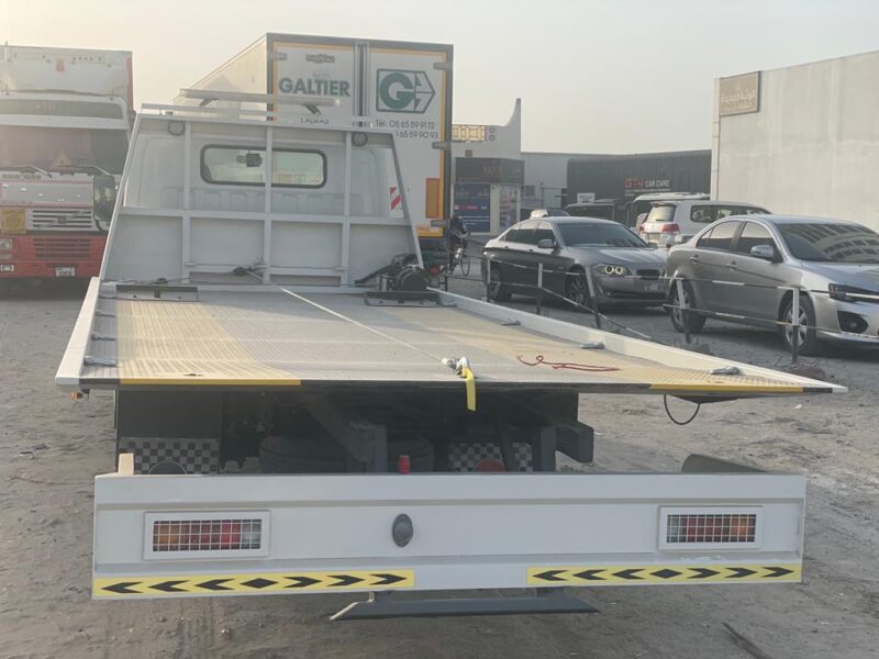 2026 MITSUBISHI CANTER RECOVERY 4.2-liter 4 Cylinder Diesel engine White Grey Truck GCC