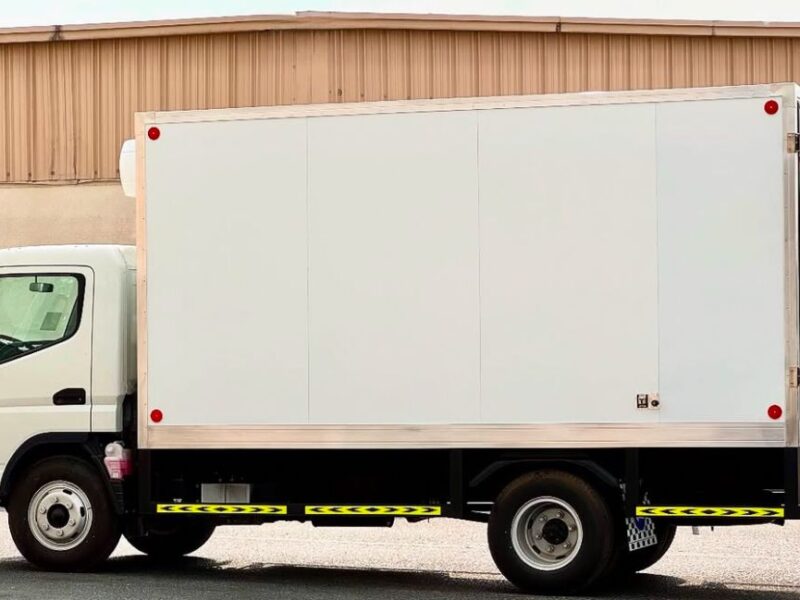 2026 MITSUBISHI CANTER WITH FREEZING AND COOLING FRIDGE 4.2-liter Diesel Engine Truck