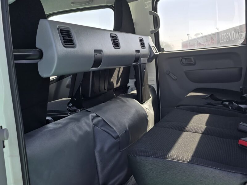 2026 Mitsubishi Fuso Canter Double Cab 3.0 Liter 4-cylinder Turbo Diesel White Black Truck