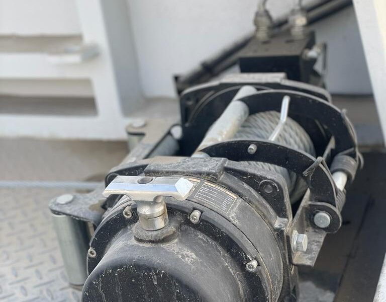 2026 MITSUBISHI CANTER RECOVERY 4.2-liter 4 Cylinder Diesel engine White Grey Truck GCC