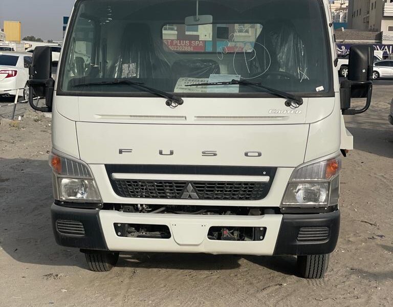 2026 MITSUBISHI CANTER RECOVERY 4.2-liter 4 Cylinder Diesel engine White Grey Truck GCC