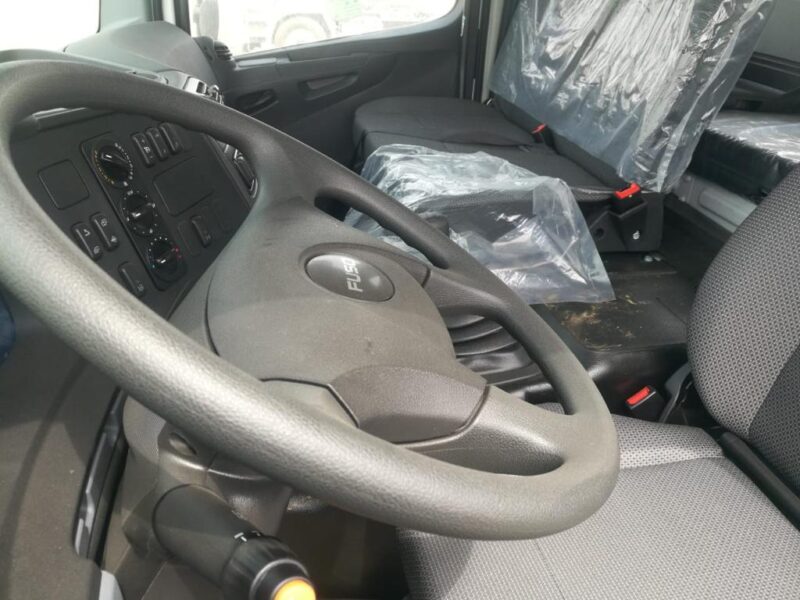2026 MITSUBISHI CANTER RECOVERY 4.2-liter 4 Cylinder Diesel engine White Grey Truck GCC