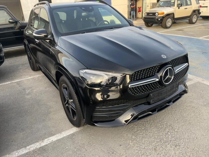 2024 Mercedes-Benz GL 450 3.0 Litres Turbo Inline-6 Petrol Engine Black SUV GCC Specs