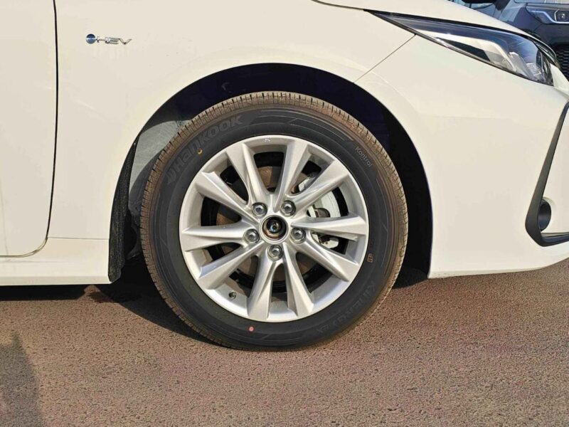 2025 Toyota Corolla XLI EXECUTIVE 1.8L V4 PETROL Engine White Black Sedan Chinese Specs