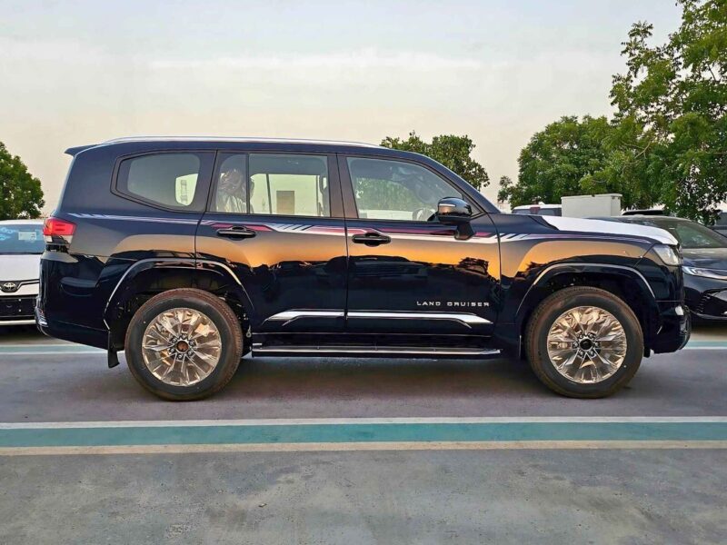 2025 Toyota Land Cruiser GXR 3.5 Litres Twin Turbo 6 Cylinders Petrol Engine Black SUV GCC Specs