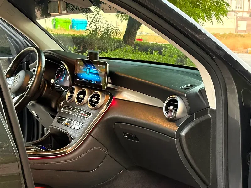 2020 Mercedes-Benz GLC 300 4MATIC 2.0L turbocharged Engine 4 Cylinders Engine Grey Red SUV