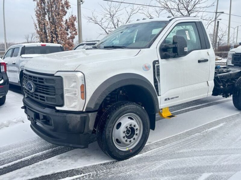 2026 FORD F-550 XL 6.7L 8 Cylinders DIESEL Engine 4X4 White Black Pickup Truck American Specs