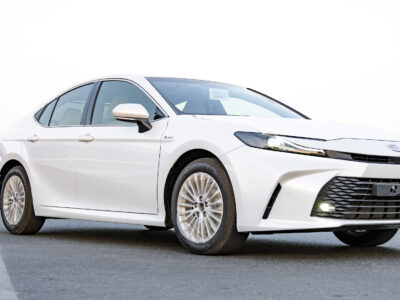 2026 Toyota Camry E-plus 2.5L Inline-4 Hybrid with Atkinson Cycle White Beige Sedan GCC