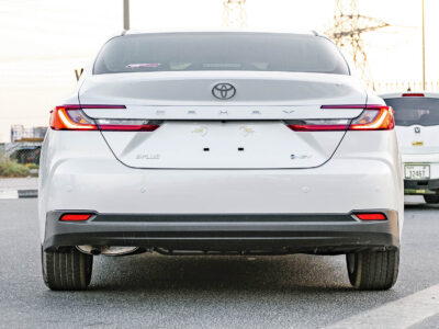 2026 Toyota Camry E-plus 2.5L Inline-4 Hybrid with Atkinson Cycle White Beige Sedan GCC