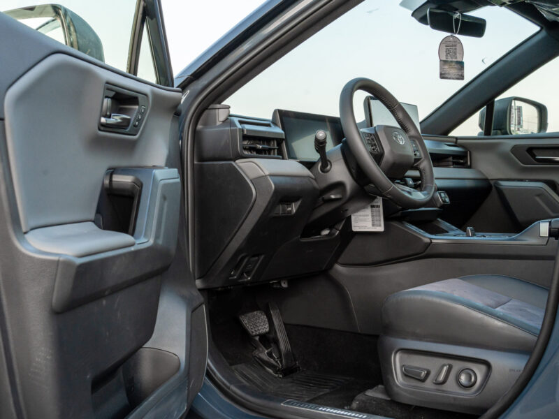 2026 Toyota Rav 4 XSE 2.5L 4-Cylinder Hybrid Petrol Engine Blue Black SUV GCC Specs