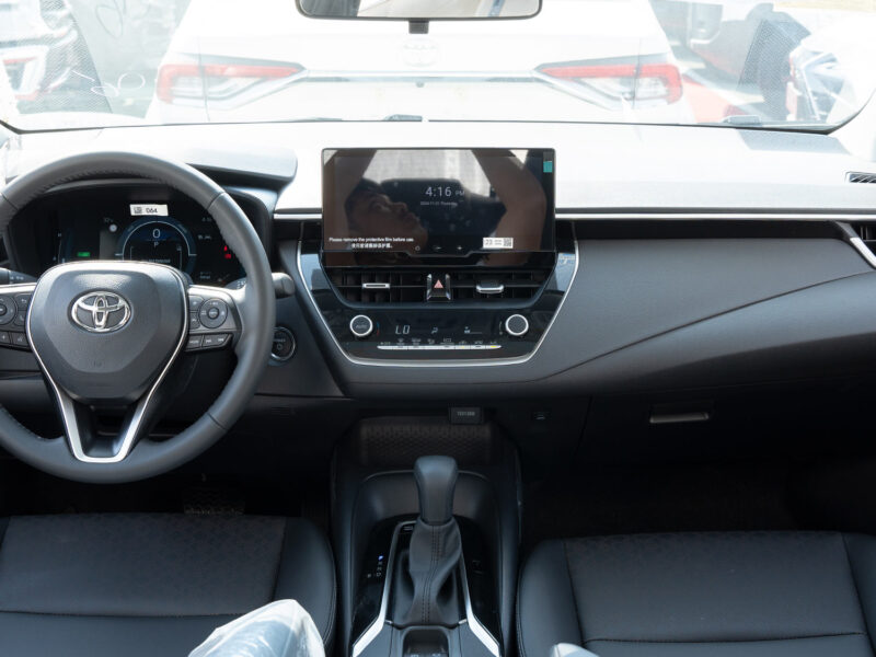 2026 Toyota Corolla 1.8L 4-cylinder Atkinson-cycle Petrol Engine White Black Sedan GCC