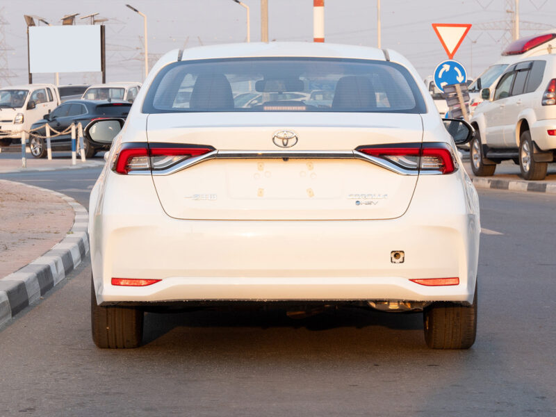 2026 Toyota Corolla 1.8L 4-cylinder Atkinson-cycle Petrol Engine White Black Sedan GCC
