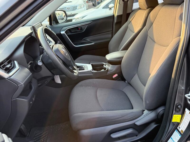 2019 TOYOTA RAV4 LE AWD 2.5 Litres V4 Petrol Engine Grey Black SUV American Specs