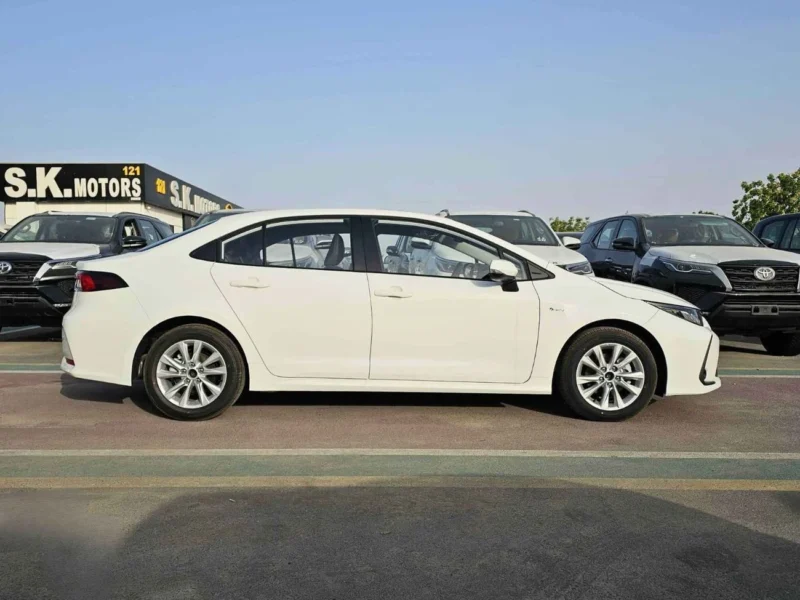 2025 Toyota Corolla XLI EXECUTIVE 1.8L V4 PETROL Engine White Black Sedan Chinese Specs