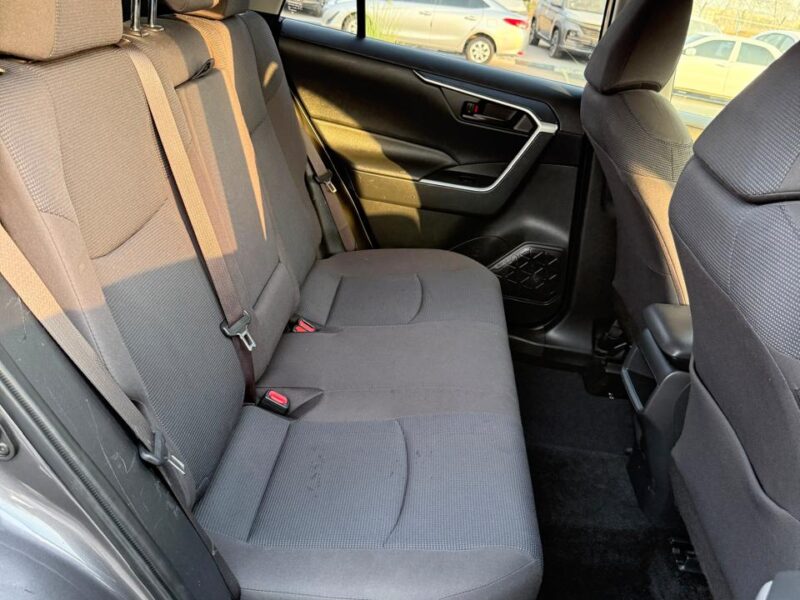 2019 TOYOTA RAV4 LE AWD 2.5 Litres V4 Petrol Engine Grey Black SUV American Specs