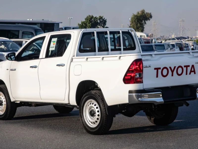 2026 Toyota Hilux DC 4WD DLX-E 2.8L Turbo Diesel 4-Cylinder Engine White Red Pickup Truck