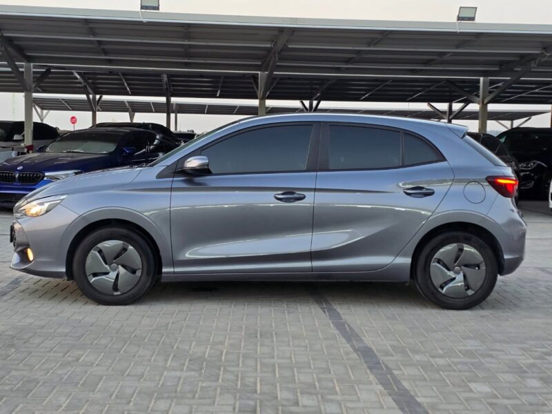 2025 MG MG3 1.5-litre 4-cylinder Petrol Engine Grey Black Hatchback GCC Specs