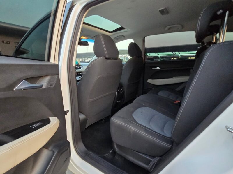 2022 Chevrolet Captiva 1.5-liter Turbocharged 4-Cylinder Petrol Engine White Black SUV