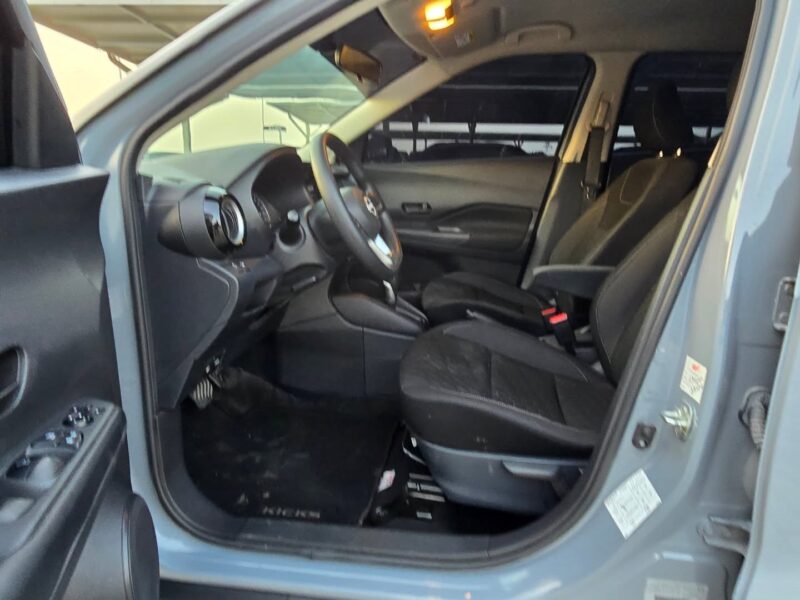 2024 Nissan Kicks 1.6 Litres 4 Cylinders Petrol Engine Grey Black SUV GCC Specs Automatic