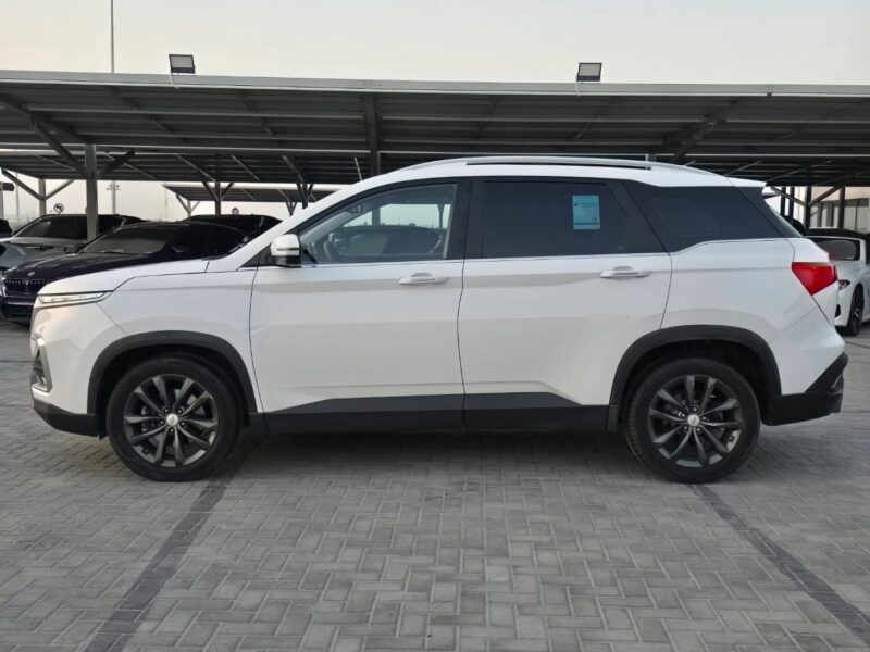 2022 Chevrolet Captiva 1.5-liter Turbocharged 4-Cylinder Petrol Engine White Black SUV