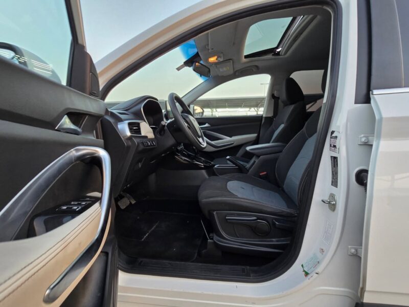 2022 Chevrolet Captiva 1.5-liter Turbocharged 4-Cylinder Petrol Engine White Black SUV