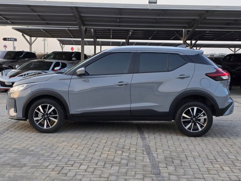2024 Nissan Kicks 1.6 Litres 4 Cylinders Petrol Engine Grey Black SUV GCC Specs Automatic