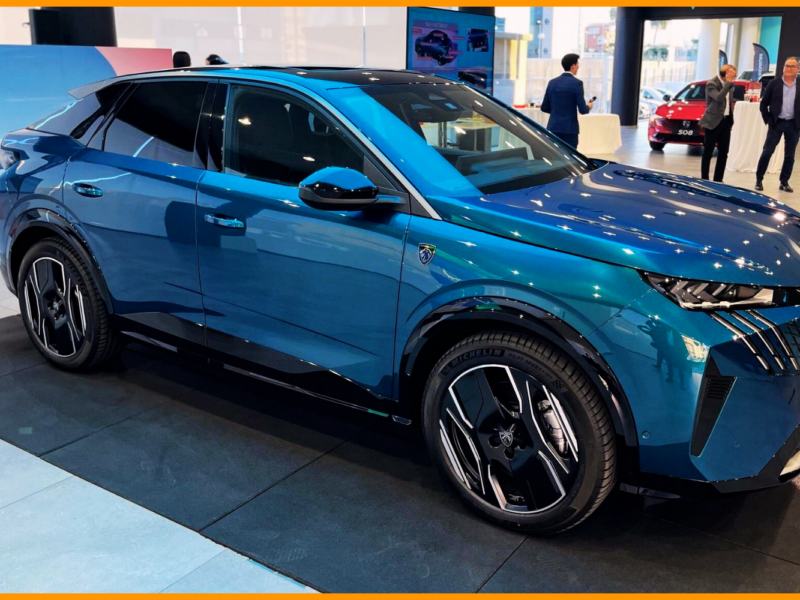 2025 Peugeot 3008 1.6L Turbo PureTech 4 Cylinders Petrol Engine Blue Black SUV GCC Specs