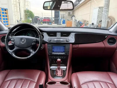 2008 Mercedes-Benz CLS-Class CLS 350 6 Cylinders Petrol Engine Black Red Sedan CLEAN TITLE