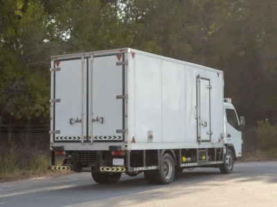 2022 Mitsubishi Canter Chiller Box 4.2L 4 Cylinders Diesel Engine White Black Truck GCC Specs