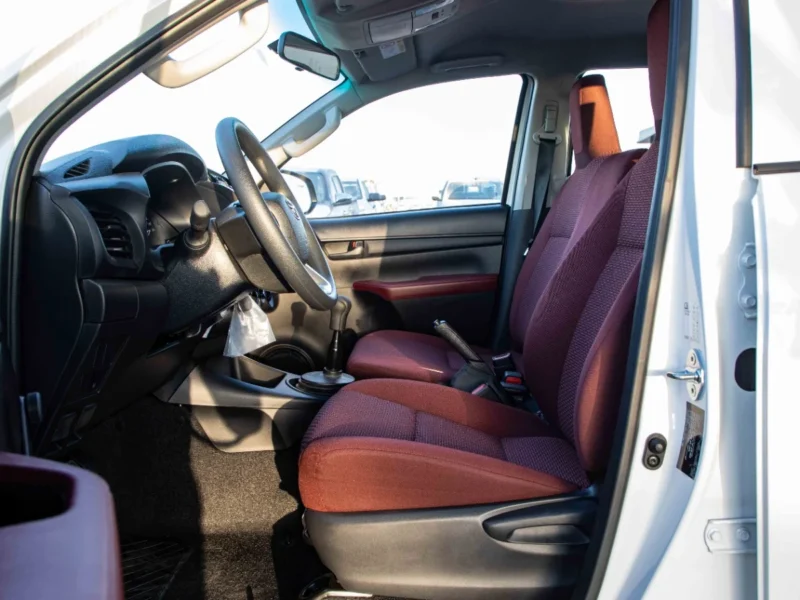 2026 Toyota Hilux DC 4WD DLX-E 2.8L Turbo Diesel 4-Cylinder Engine White Red Pickup Truck