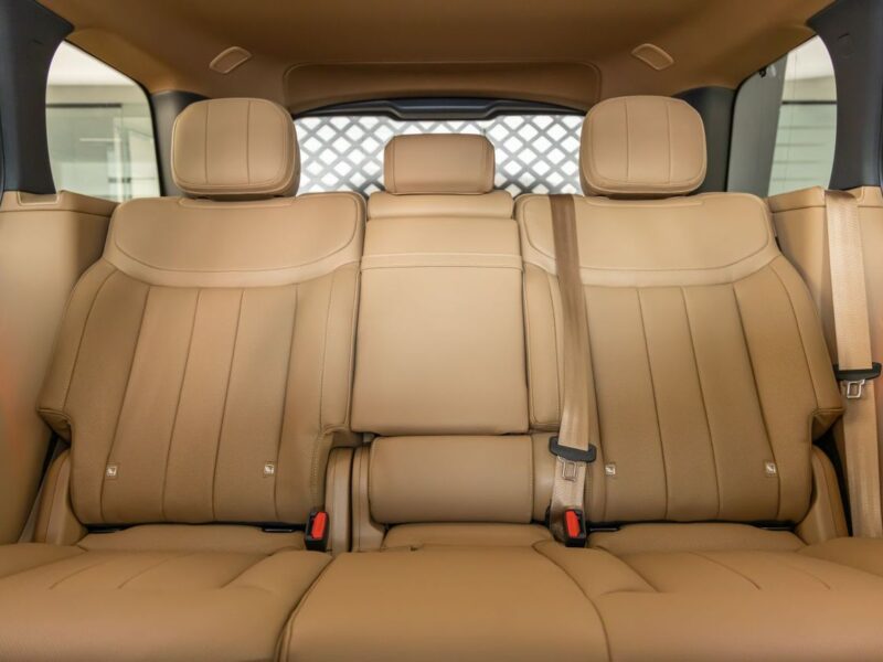2026 Land Rover Range Rover Vogue SE P360 3.0L Turbocharged V6 Hybrid Engine Black Tan SUV GCC
