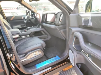 2025 BYD Leopard 8 Flagship 4 Cylinders Plug-In Hybrid Black SUV Chinese Specs Automatic