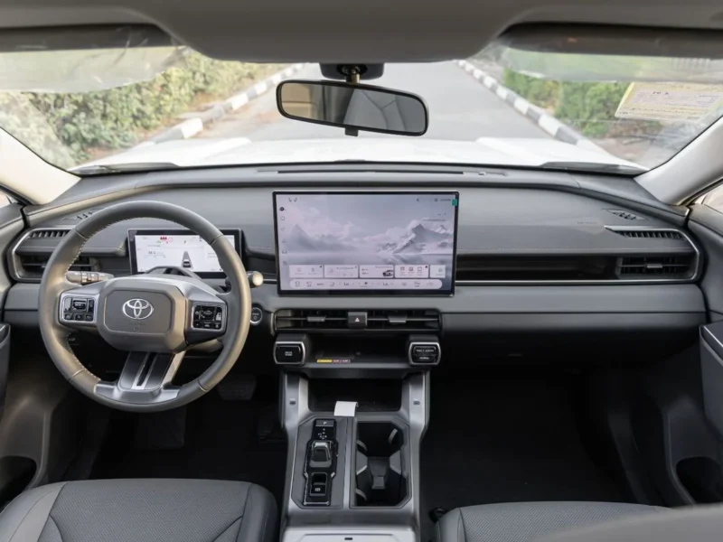 2026 Toyota RAV 4 XSE 2.5 Litres 4 Cylinders Hybrid Engine White Black SUV Chinese Specs Full Option
