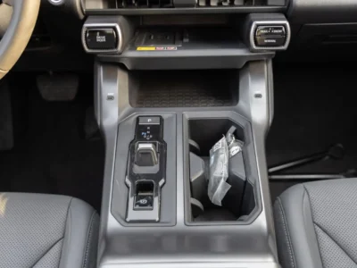 2026 Toyota RAV 4 XSE 2.5 Litres 4 Cylinders Hybrid Engine Black SUV Chinese Specs Full Option