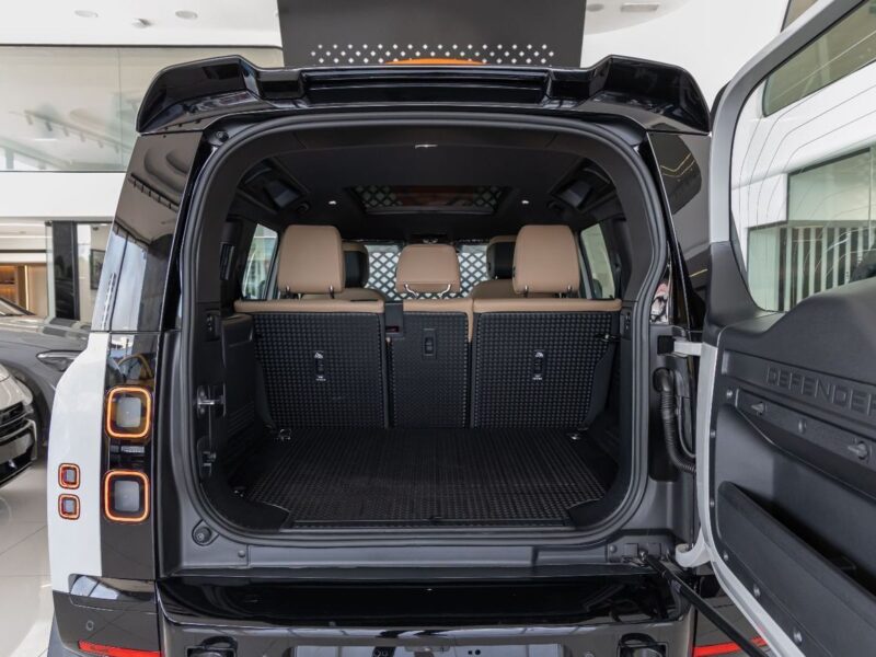 2026 Land Rover Defender 110 X-Dynamic HSE P400 4.0L 6 Cylinders Petrol Engine Light Grey Tan SUV GCC
