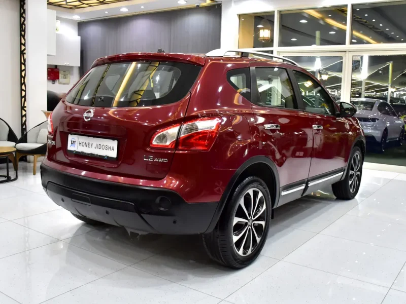 2013 Nissan Qashqai LE 4 Cylinders Petrol Engine Red Beige Crossover GCC Specs Automatic