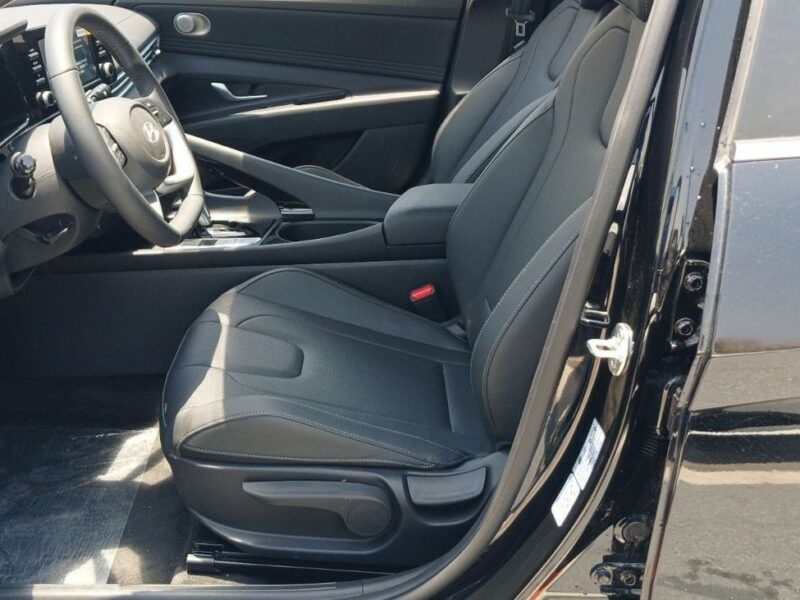 2025 Hyundai Elantra COMFORT 1.5 Litres 4 Cylinders Petrol Engine Black Sedan Chinese Specs