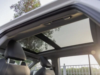 2026 Toyota RAV 4 XSE 2.5 Litres 4 Cylinders Hybrid Engine White Black SUV Chinese Specs Full Option