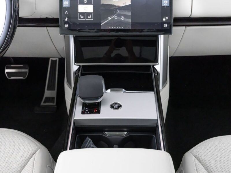 2026 Land Rover Range Rover HSE P530 Vogue Black Edition 4.4 L V8 Hybrid Engine Black Beige SUV GCC