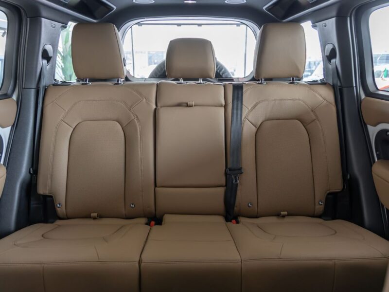 2026 Land Rover Defender 110 X-Dynamic HSE P400 4.0L 6 Cylinders Petrol Engine Light Grey Tan SUV GCC