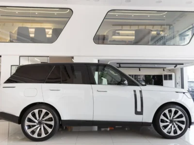 2026 Land Rover Range Rover HSE P400 3.0 Litres V6 Petrol Engine White Maroon SUV GCC Specs