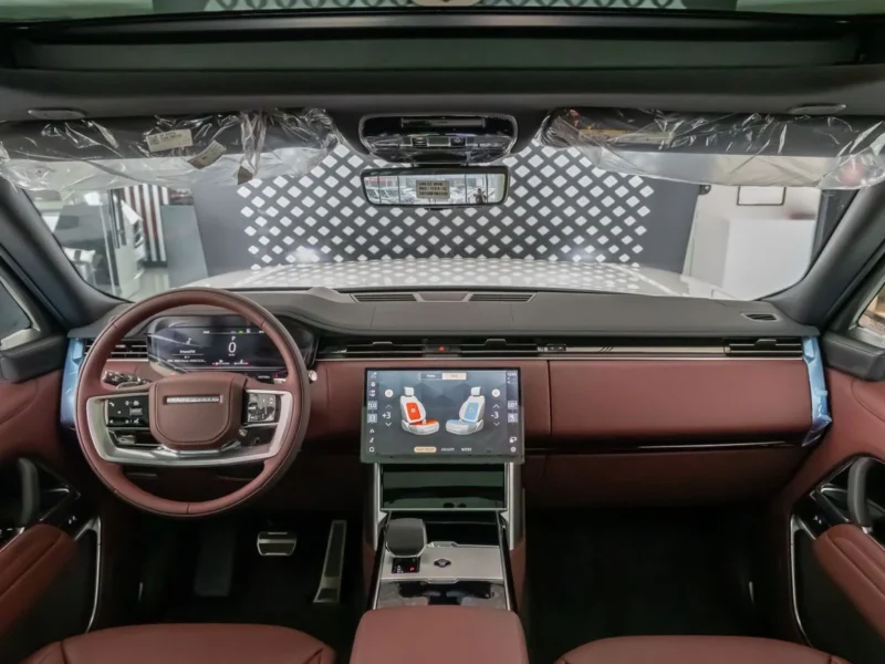 2026 Land Rover Range Rover HSE P400 3.0 Litres V6 Petrol Engine White Maroon SUV GCC Specs