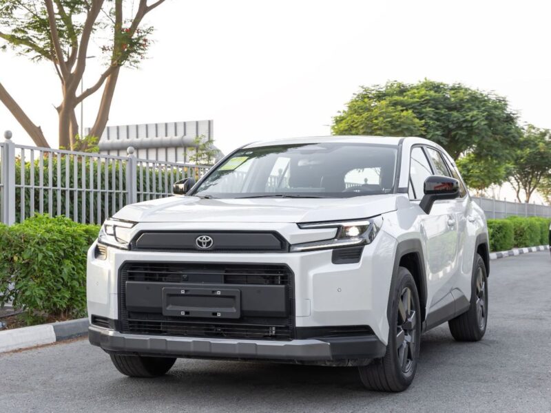 2026 Toyota RAV 4 XSE 2.5 Litres 4 Cylinders Hybrid Engine White Black SUV Chinese Specs Full Option